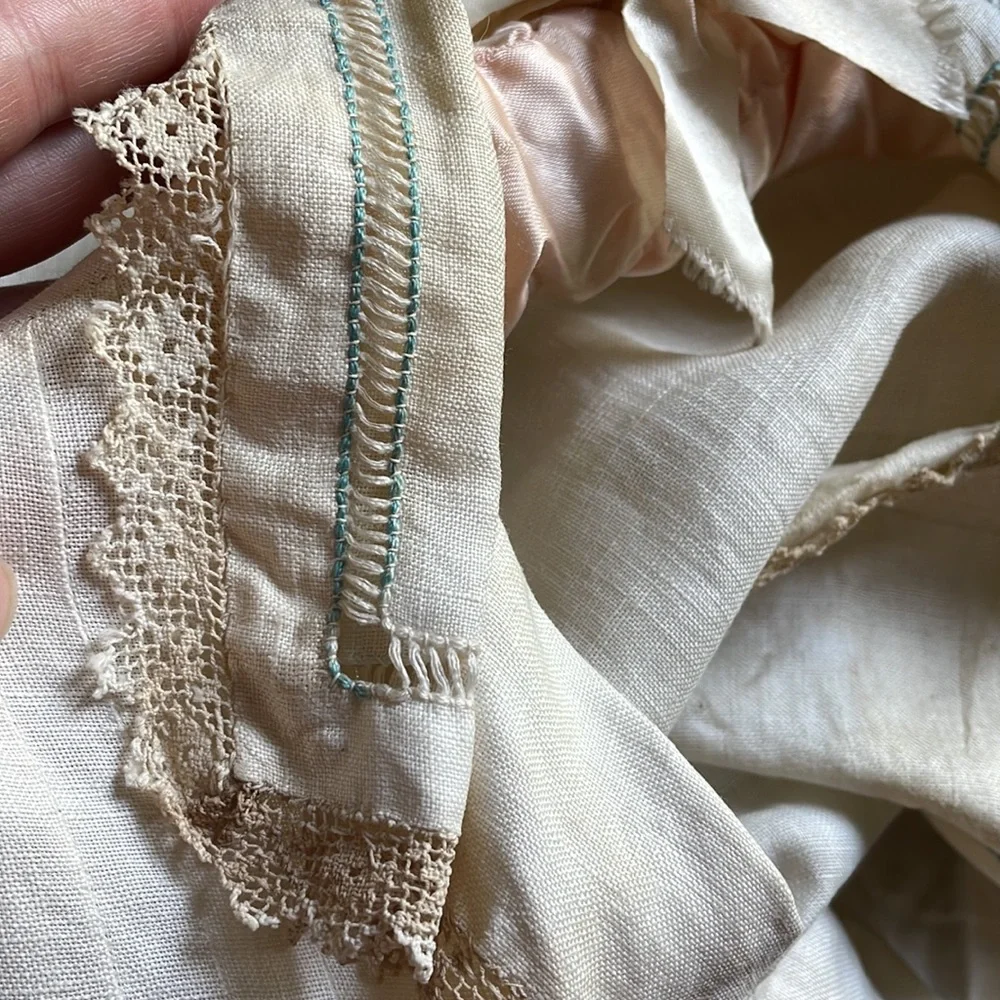 🕰️ Antique Nursing Gown with Padded Hanger